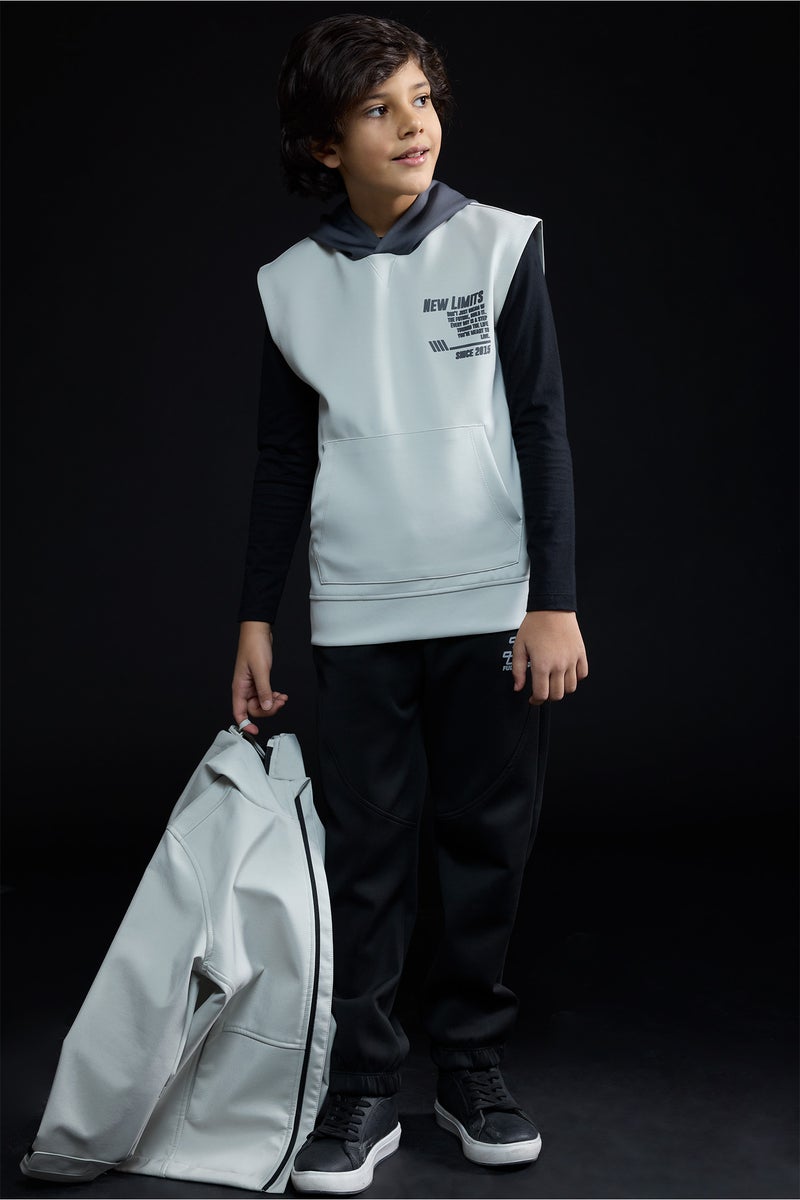 ديفاكتو سويت شيرت كت اولادي قماش سكوبا بكابيشون بطبعة شعار - Image 1